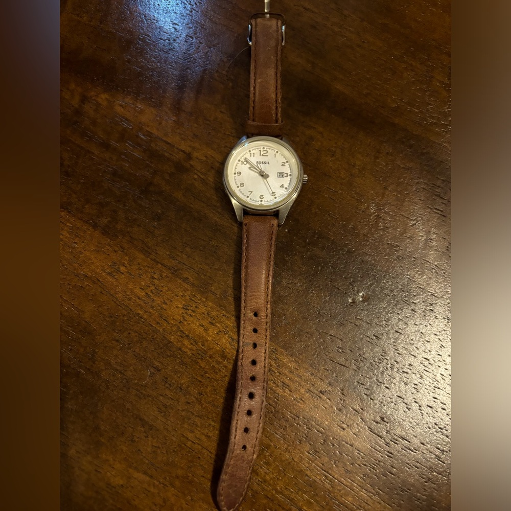Fossil brown leather band watch. Needs batteries